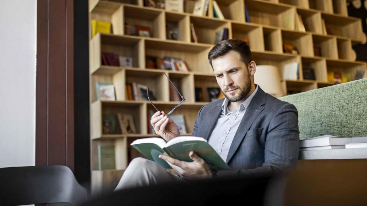 5 Books Recommended by Financial Advisors That Will Help You Build Wealth