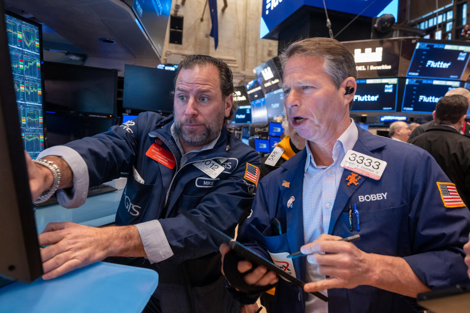 NEW YORK, NEW YORK - JANUARY 29: Traders work on the floor of the New York Stock Exchange (NYSE) on January 29, 2024 in New York City.  Wall Street watchers are watching to see if an upcoming Fed announcement on rate policy and the latest violence in the Middle East will have any effect on markets.  (Photo by Spencer Platt/Getty Images)