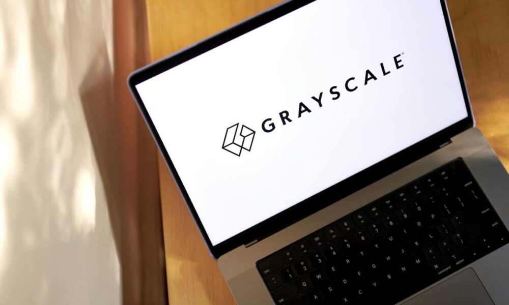 Grayscale Quarterly Revenue Remains Stable Amid Bitcoin ETF Outflows