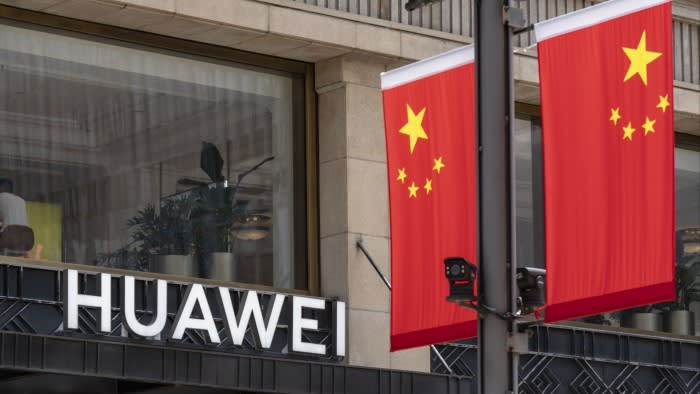 US revokes licenses to supply chips to Chinese Huawei