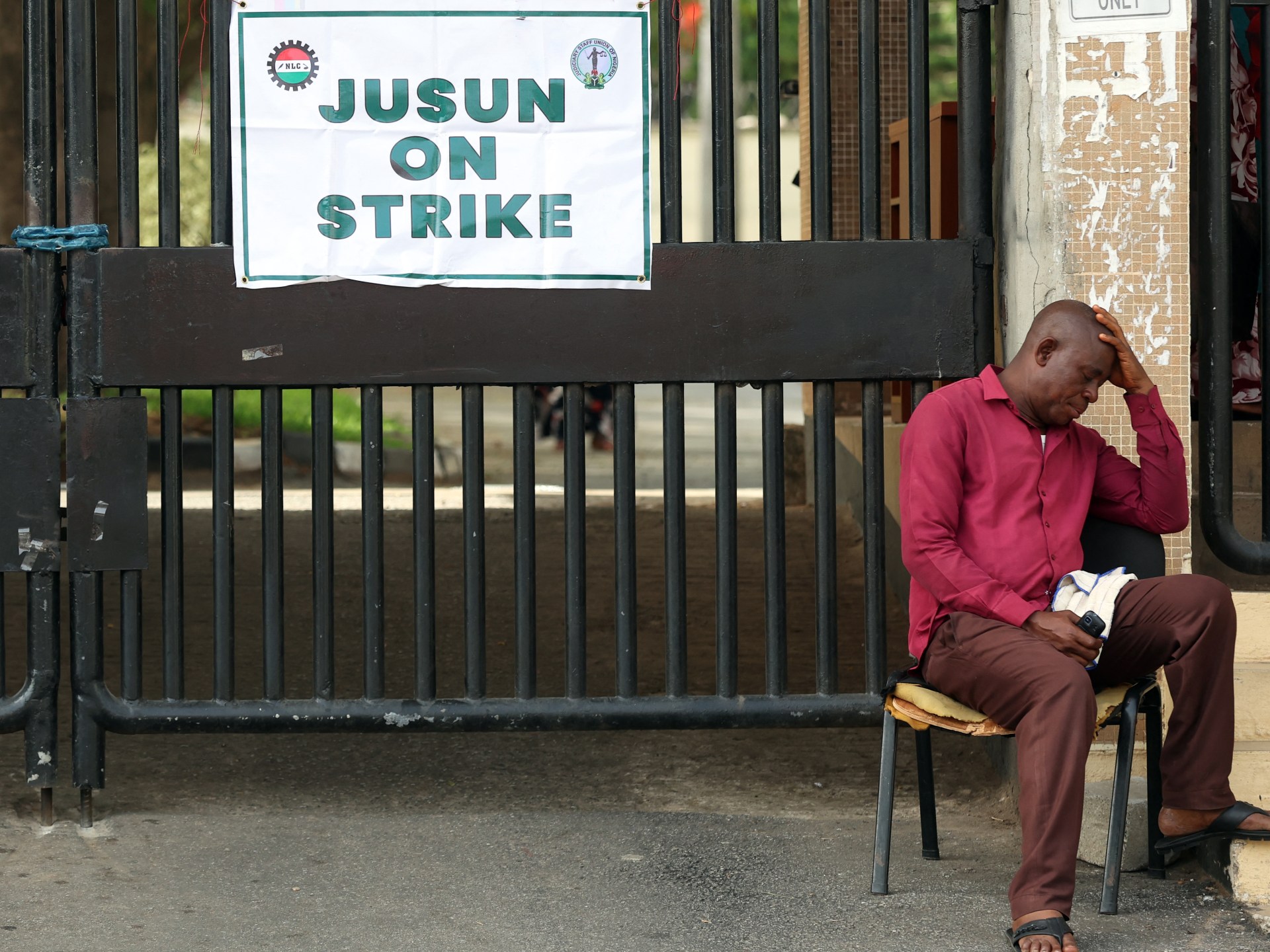 Why are Nigeria's labor unions up in arms?  |  Business and economic news