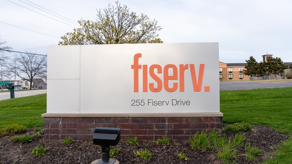 Fintech Firm Fiserv's Q2 Earnings: Revenue Surge Beats Expectations, Hikes Annual Outlook