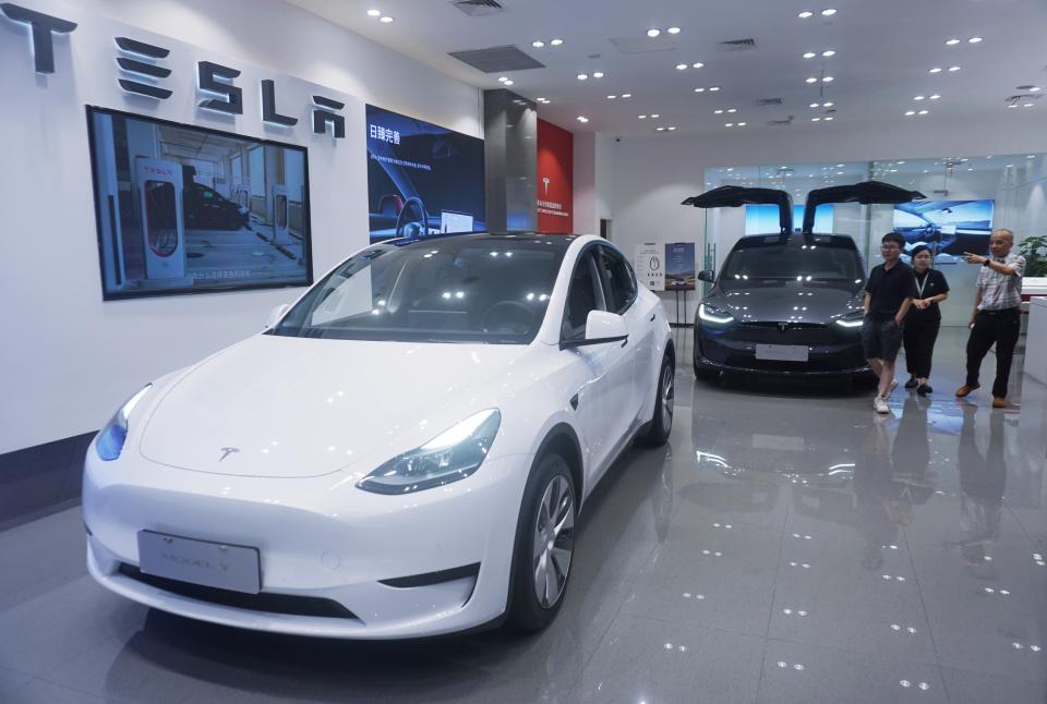 HANGZHOU, CHINA - AUGUST 14, 2023 - Customers buy electric cars at a Tesla store in Hangzhou, east China's Zhejiang province, August 14, 2023. On the same day, Tesla announced that it had reduced the price of its two high-end Model Y models in the Chinese market, reducing the price of each car by $1,900 (about 14,000 yuan), and also announced a limited-time insurance subsidy of 8,000 yuan for existing orders of Model 3 cars. (Photo credit should read as CFOTO/Future Publishing via Getty Images)